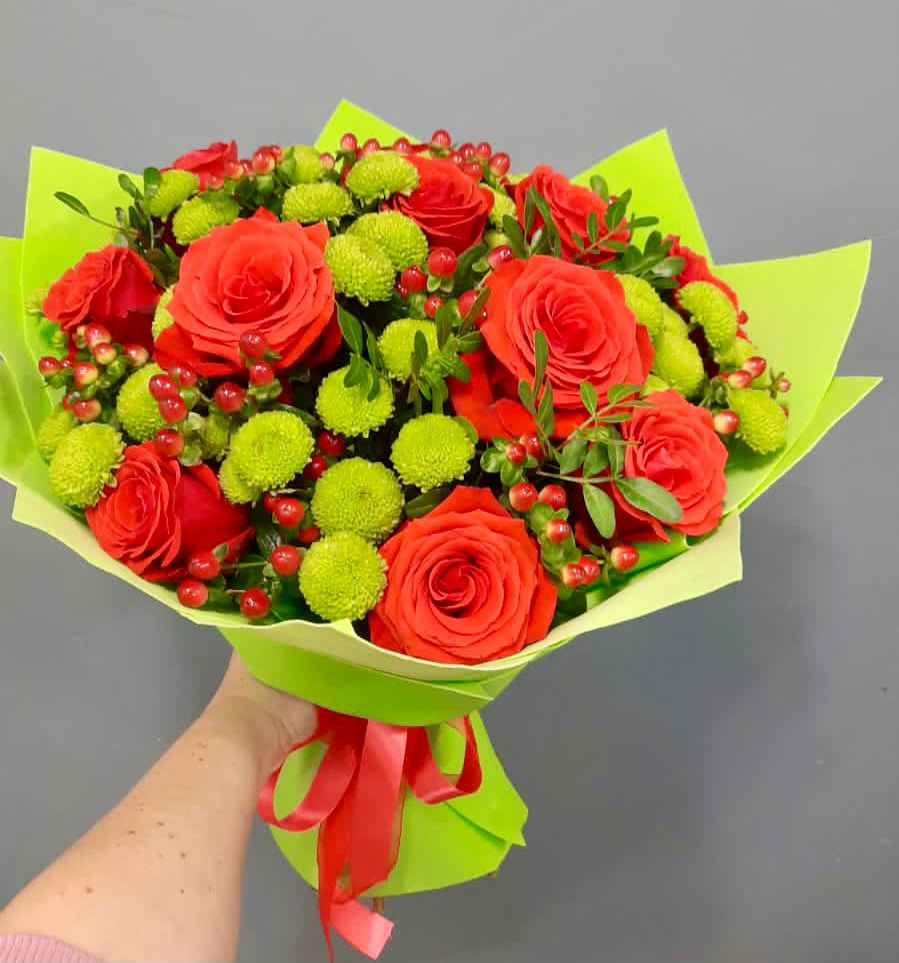 Букет цветов из: Хризантемы и Розы в Дружной Горке