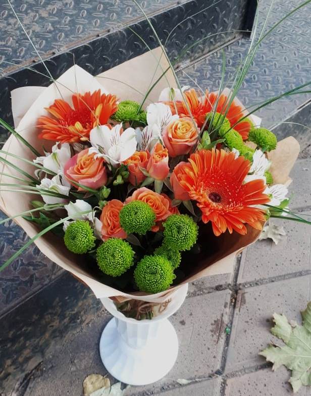 Букет цветов из: Герберы, Хризантемы, Альстромерии и Розы в Дружной Горке