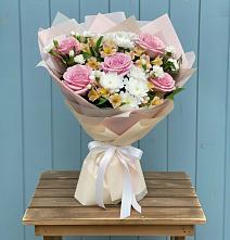 Букет цветов из:  Гвоздики, Орхидеи и Розы в Дружной Горке