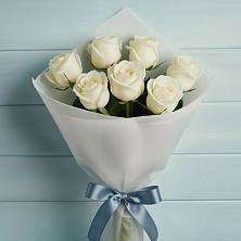 Букет 7 Белых роз Эдлесс Лав в Дружной Горке