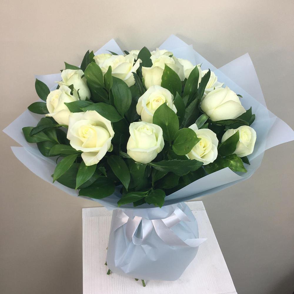 Букет 15 Белых роз Проуд в Дружной Горке
