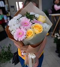 Букет цветов из:  Герберы, Розы и Хризантемы в Дружной Горке