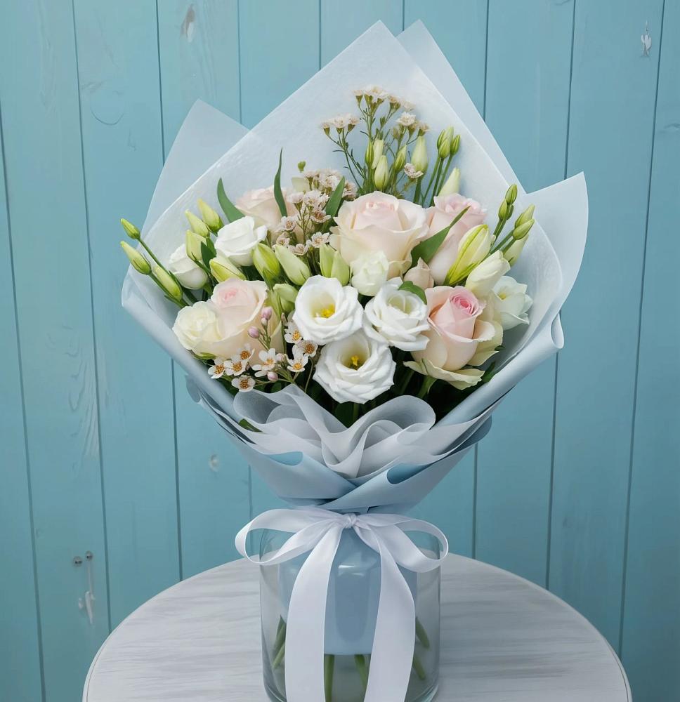 Букет цветов из: Розы и Лизиантусы в Дружной Горке