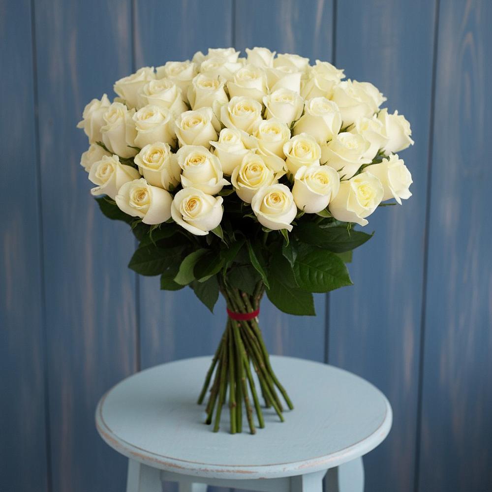 Букет 51 Белая роза Эдлесс Лав в Дружной Горке