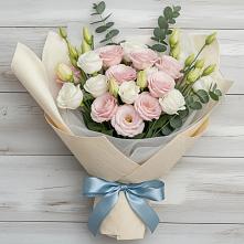 Букет цветов из:  Лизиантусы в Дружной Горке