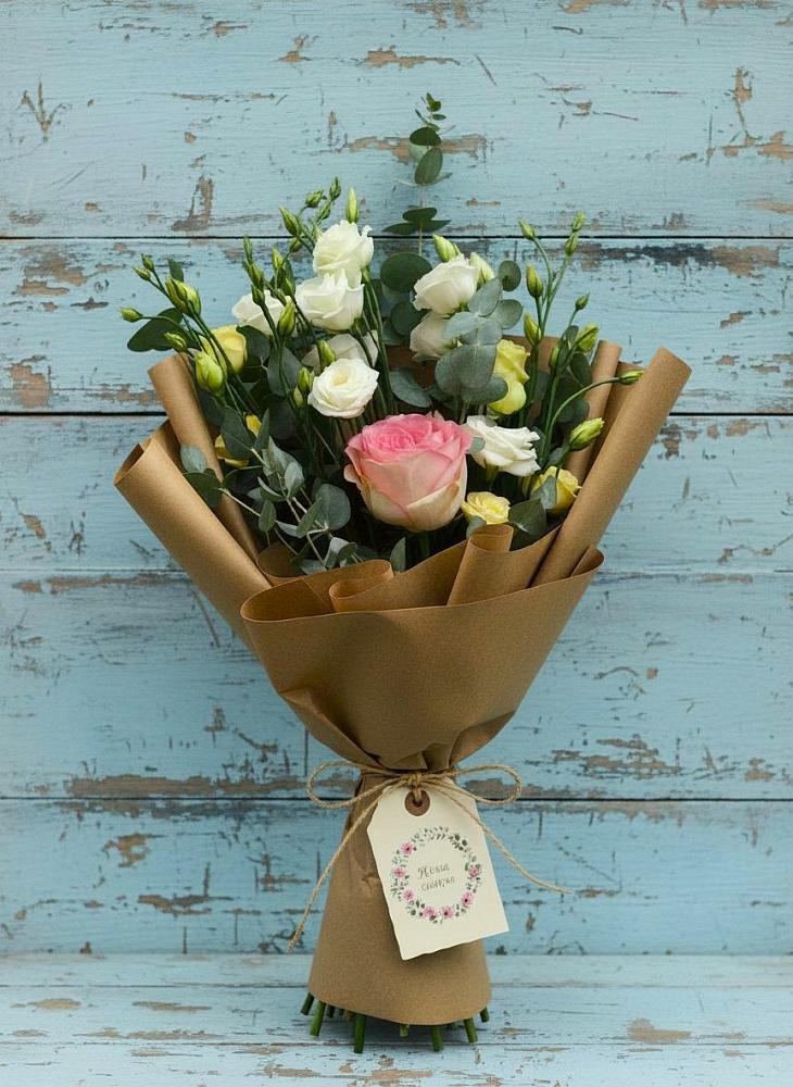 Букет цветов из: Розы и Лизиантусы в Дружной Горке