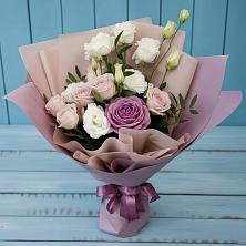 Букет цветов из:  Розы и Лизиантусы в Дружной Горке