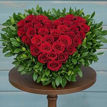 Цветочная композиция из Розы в виде сердца в Дружной Горке