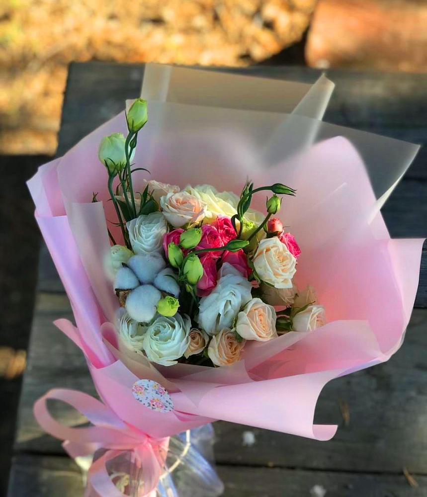 Букет цветов из: Розы и Лизиантусы в Дружной Горке