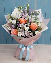 Букет цветов из:  Лизиантусы, Розы, Альстромерии и Гипсофила в Дружной Горке