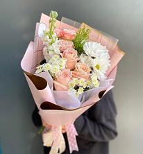 Букет цветов из:  Хризантемы и Розы в Дружной Горке