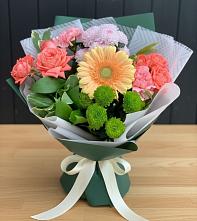 Букет цветов из:  Гвоздики, Розы, Герберы и Хризантемы в Дружной Горке
