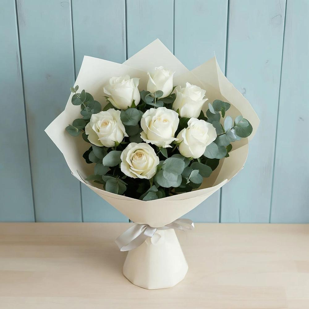 Букет Белые розы в Эвкалипте в Дружной Горке