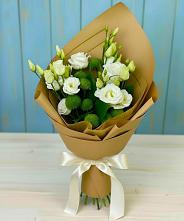 Букет цветов из:  Хризантемы и Лизиантусы в Дружной Горке