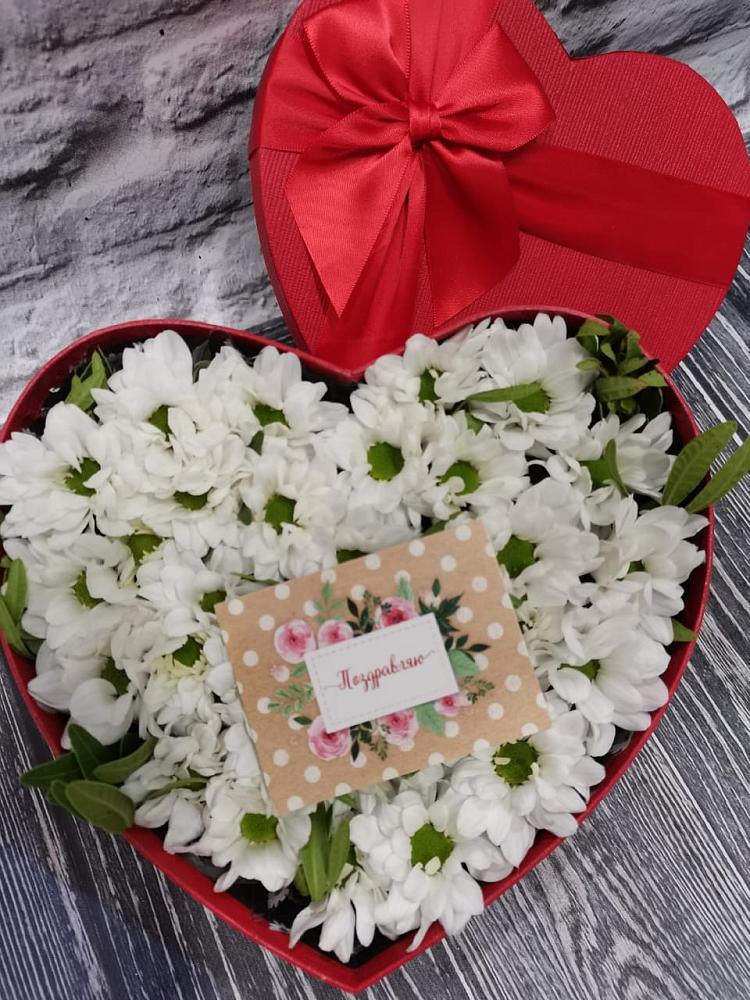 Цветочная композиция из Хризантемы в виде сердца в Дружной Горке