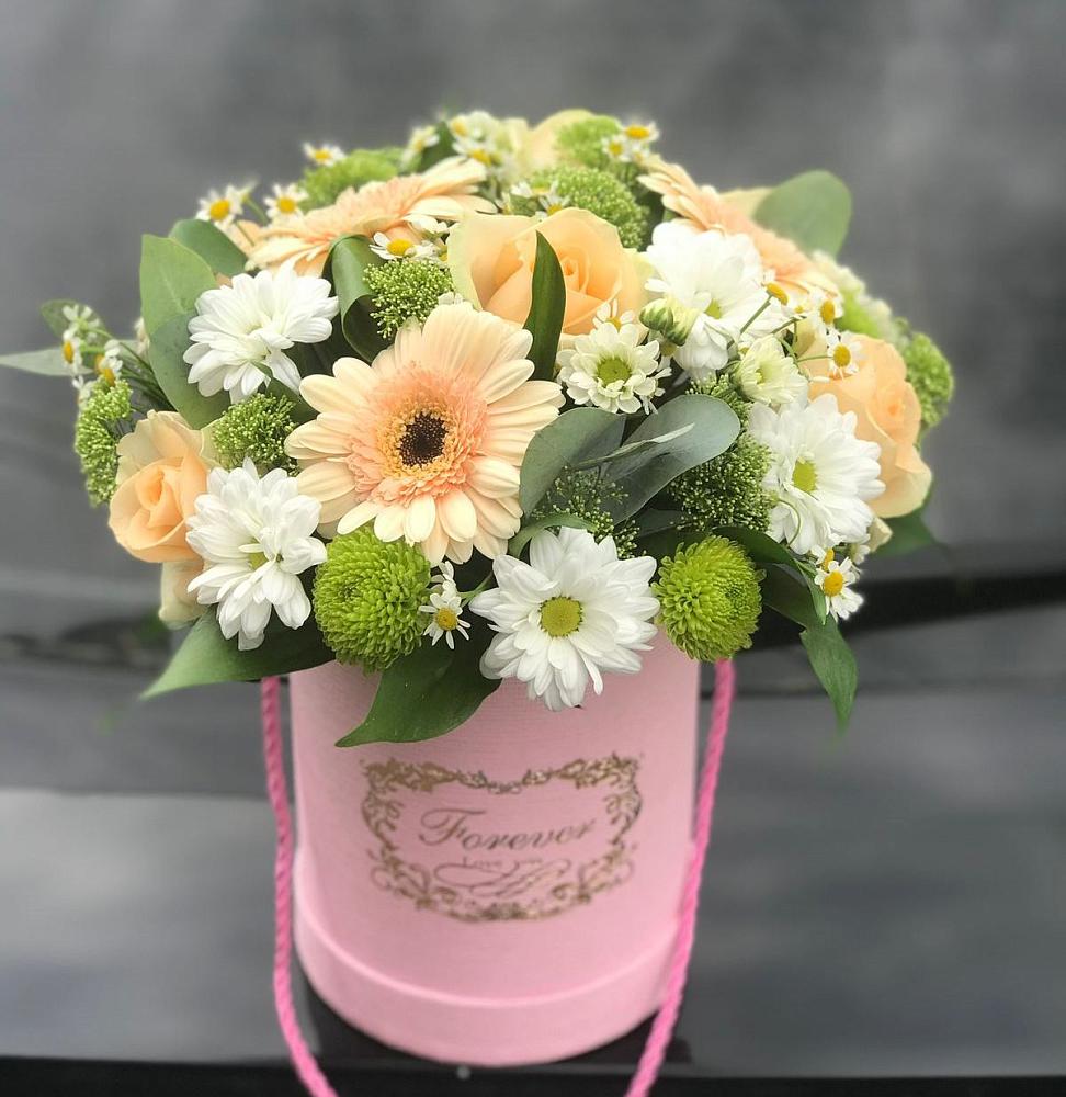 Цветочная композиция из Розы, Герберы и Хризантемы в шляпной коробке в Дружной Горке