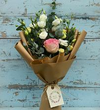 Букет цветов из:  Розы и Лизиантусы в Дружной Горке