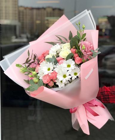Букет цветов из: Розы, Лизиантусы и Хризантемы в Дружной Горке