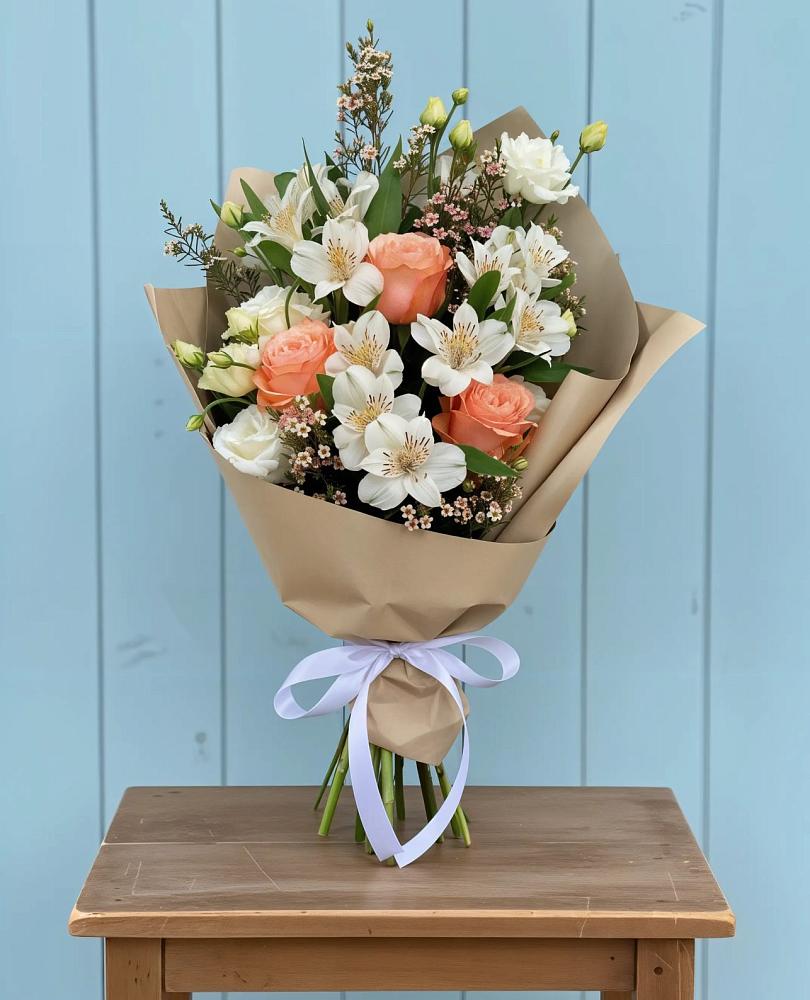Букет цветов из: Альстромерии, Лизиантусы, Розы и Хризантемы в Дружной Горке