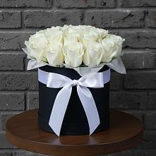 Цветочная композиция из Розы в шляпной коробке в Дружной Горке