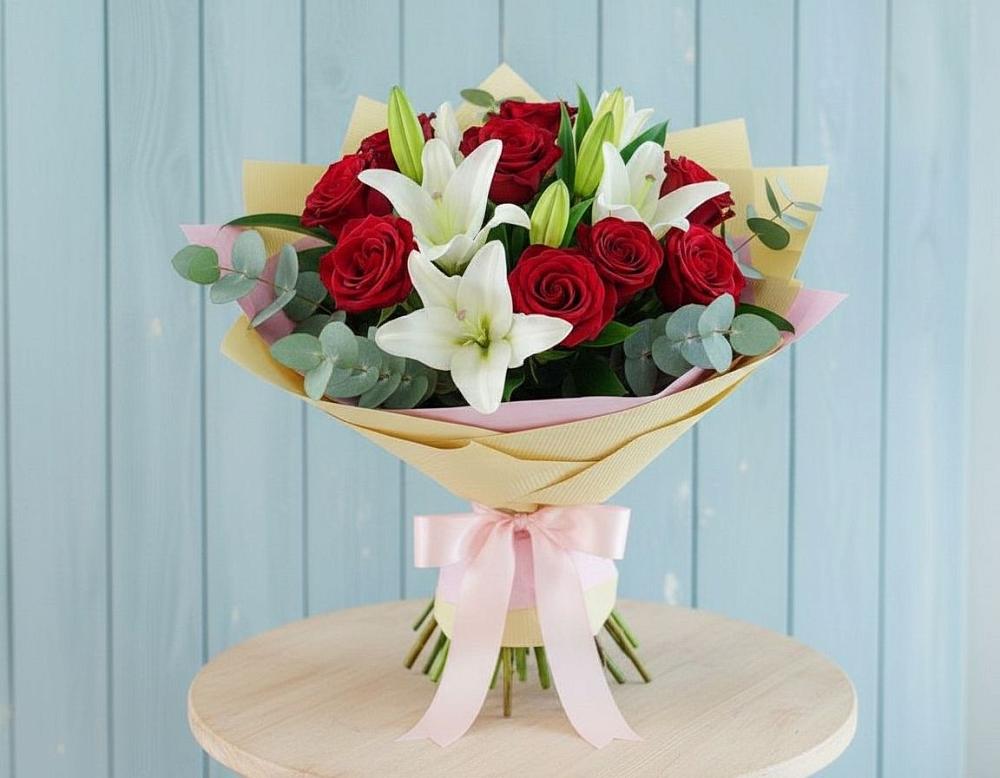 Букет цветов из: Лилии и Розы в Дружной Горке